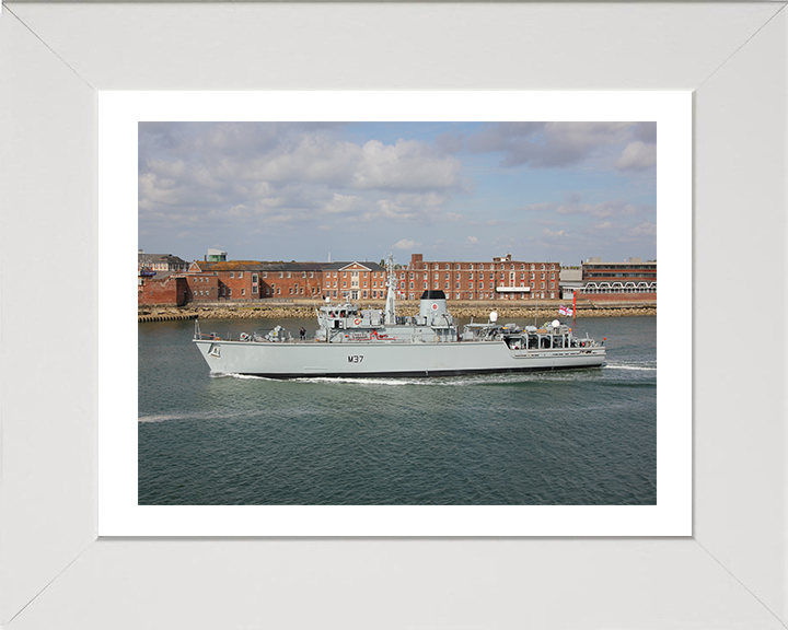 HMS Chiddingfold M37 Royal Navy Hunt Class Minesweeper Photo Print or Framed Print - Hampshire Prints