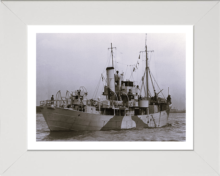 HMS Bream T306 Royal Navy Fish class anti submarine warfare trawler Photo Print or Framed Print - Hampshire Prints