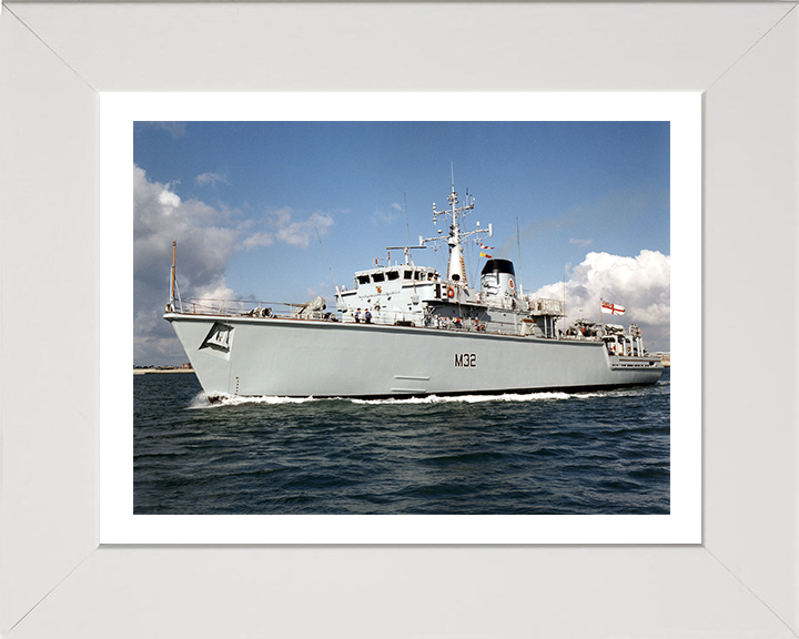 HMS Cottesmore M32 Royal Navy Hunt class mine countermeasures vessel Photo Print or Framed Print - Hampshire Prints