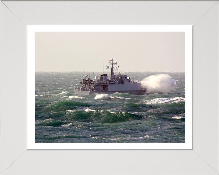 HMS Blyth M111 Royal Navy Sandown class minehunter Photo Print or Framed Print - Hampshire Prints