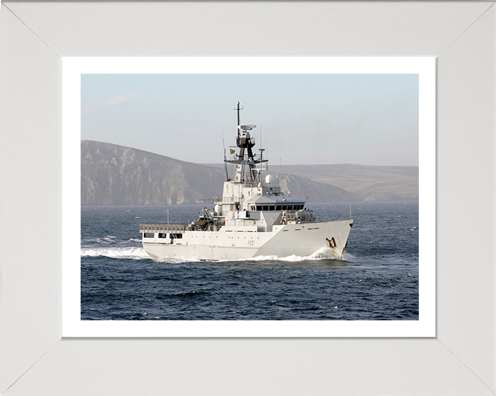 HMS Clyde P257 Royal Navy River class offshore patrol vessel Photo Print or Framed Print - Hampshire Prints