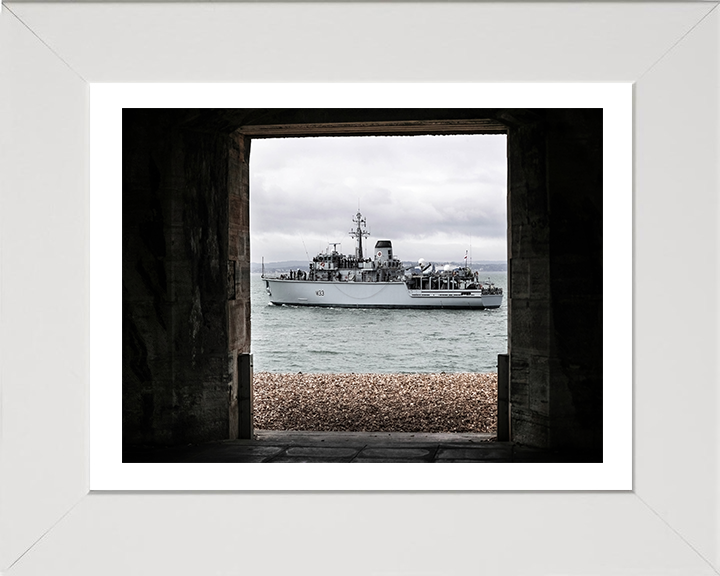 HMS Brocklesby M33 | Photo Print | Framed Print | Hunt Class | Mine Warfare Vessel | Royal Navy - Hampshire Prints