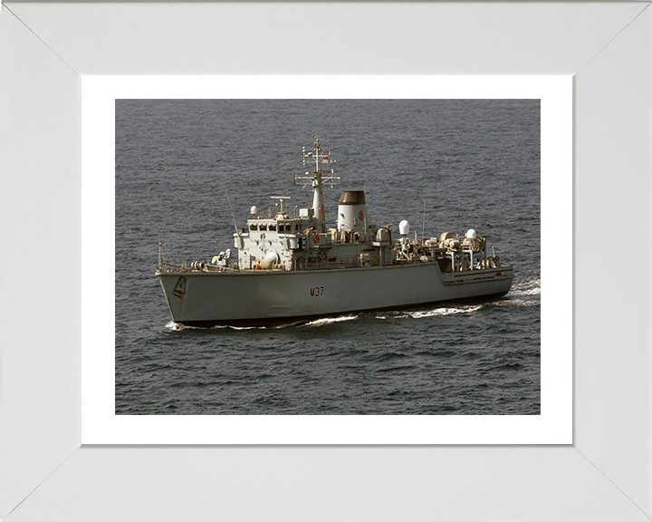 HMS Chiddingfold M37 Royal Navy Hunt Class Minesweeper Photo Print or Framed Print - Hampshire Prints