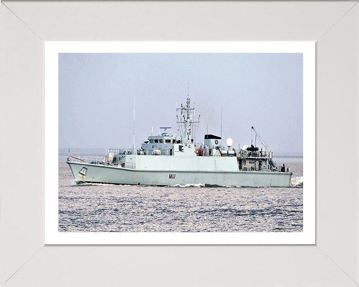 HMS Blyth M111 Royal Navy Sandown class minehunter Photo Print or Framed Print - Hampshire Prints