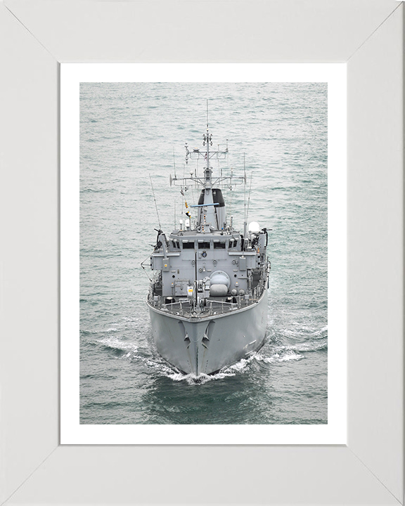 HMS Chiddingfold M37 Royal Navy Hunt Class Minesweeper Photo Print or Framed Print - Hampshire Prints