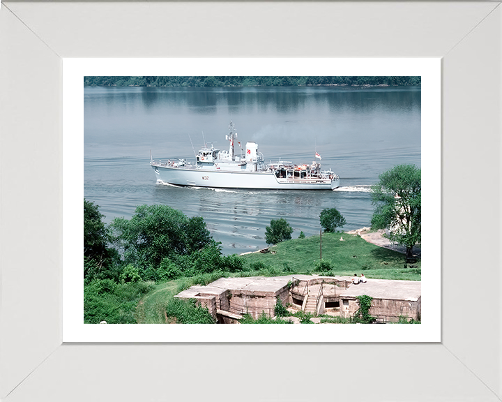 HMS Cottesmore M32 | Photo Print | Framed Print | Hunt Class | Mine Warfare Vessel | Royal Navy - Hampshire Prints