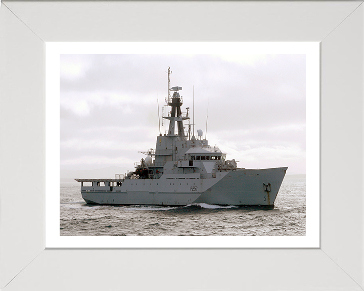 HMS Clyde P257 Royal Navy River class offshore patrol vessel Photo Print or Framed Print - Hampshire Prints