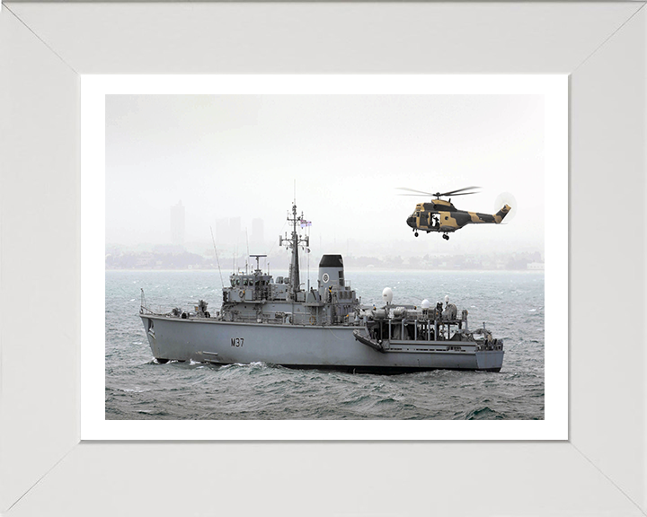 HMS Chiddingfold M37 Royal Navy Hunt Class Minesweeper Photo Print or Framed Print - Hampshire Prints