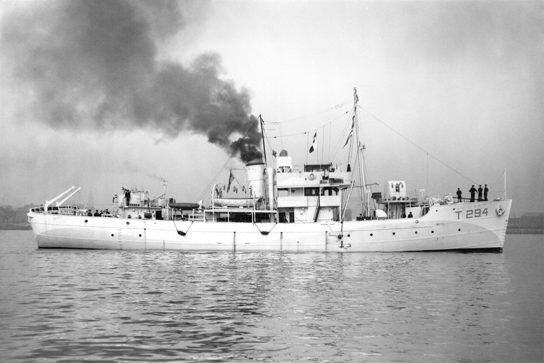 HMS Bern T294 Royal Navy Isles class Trawler Photo Print or Framed Print - Hampshire Prints