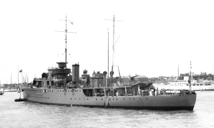 HMS Bittern L07 Royal Navy Bittern class sloop Photo Print or Framed Print - Hampshire Prints