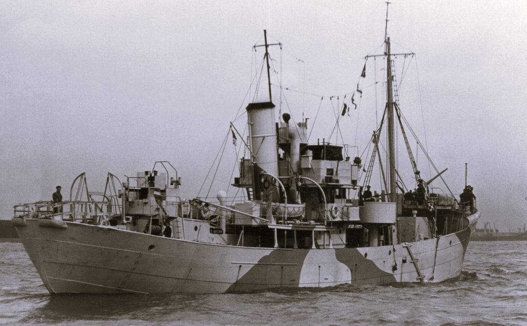 HMS Bream T306 Royal Navy Fish class anti submarine warfare trawler Photo Print or Framed Print - Hampshire Prints