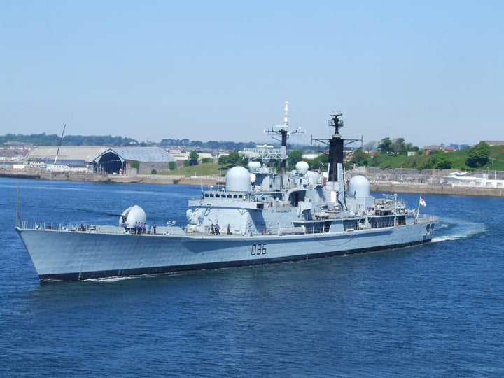 HMS Gloucester D96 Royal Navy Type 42 destroyer Photo Print or Framed Print - Hampshire Prints