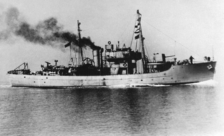 HMS Tango T146 Royal Navy Dance class Trawler Photo Print or Framed Print - Hampshire Prints