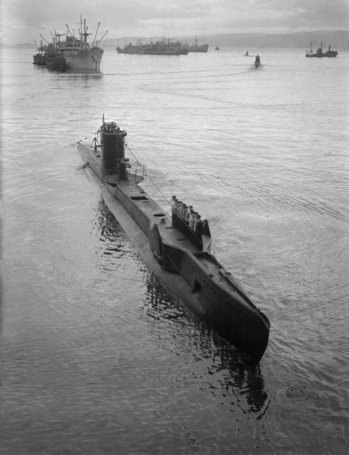 HMS Ultimatum P34 Royal Navy U class Submarine Photo Print or Framed Print - Hampshire Prints