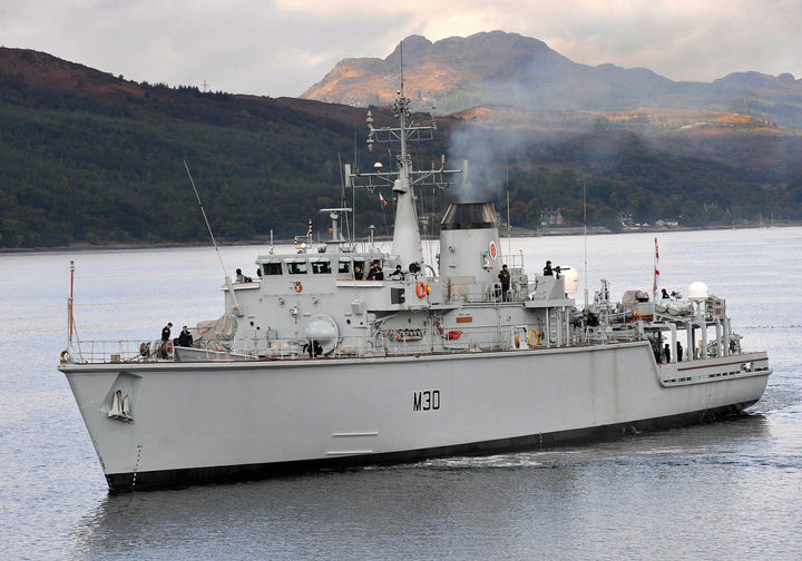 HMS Ledbury M30 | Photo Print | Framed Print | Hunt Class | Minesweeper | Royal Navy - Hampshire Prints