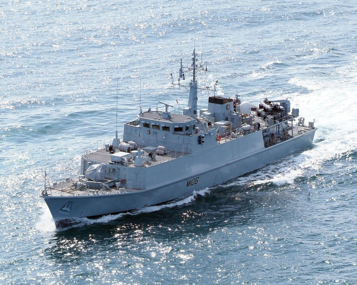 HMS Penzance M106 | Photo Print | Framed Print | Sandown Class | Minehunter | Royal Navy - Hampshire Prints