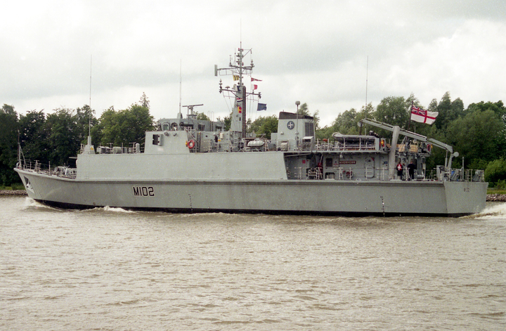 HMS Inverness M102 Royal Navy Sandown class minehunter Photo Print or Framed Print - Hampshire Prints