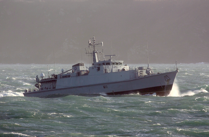 HMS Blyth M111 Royal Navy Sandown class minehunter Photo Print or Framed Print - Hampshire Prints