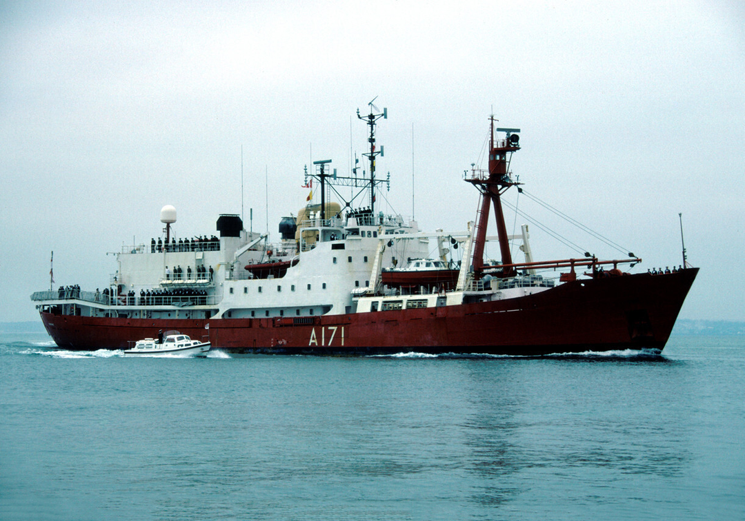 HMS Endurance A171 Royal Navy Ice breaker Ship Photo Print or Framed Print - Hampshire Prints