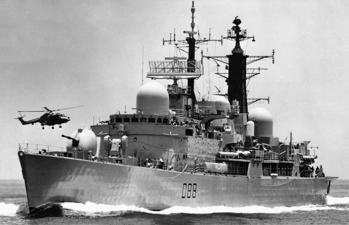 HMS Glasgow D88 Royal Navy Type 42 Destroyer Photo Print or Framed Print - Hampshire Prints