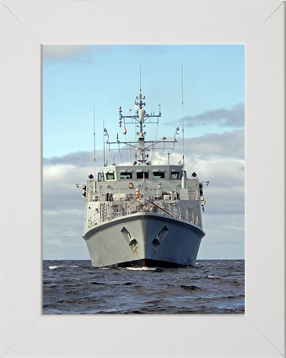 HMS Bangor M109 Royal Navy Sandown class minehunter Photo Print or Framed Print - Hampshire Prints