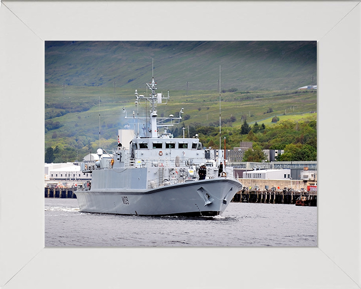 HMS Bangor M109 | Photo Print | Framed Print | Sandown Class | Minehunter | Royal Navy - Hampshire Prints