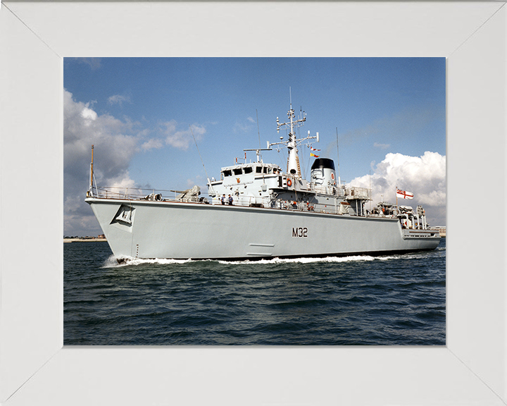 HMS Cottesmore M32 Royal Navy Hunt class mine countermeasures vessel Photo Print or Framed Print - Hampshire Prints