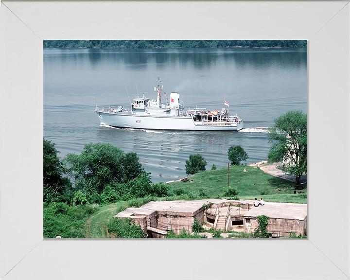 HMS Cottesmore M32 | Photo Print | Framed Print | Hunt Class | Mine Warfare Vessel | Royal Navy - Hampshire Prints