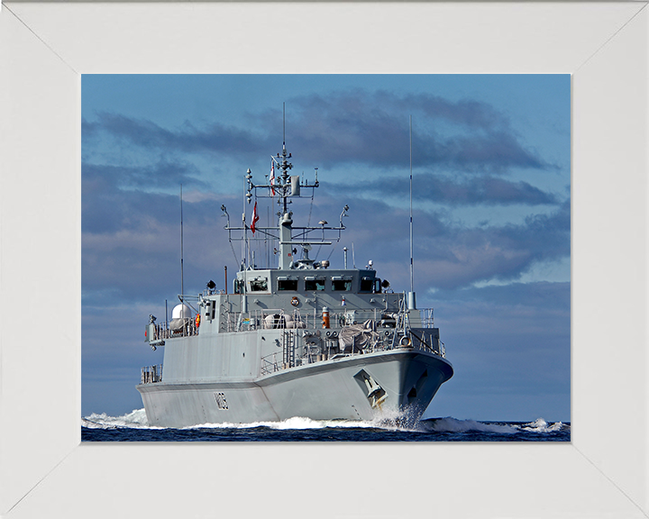 HMS Bangor M109 Royal Navy Sandown class minehunter Photo Print or Framed Print - Hampshire Prints