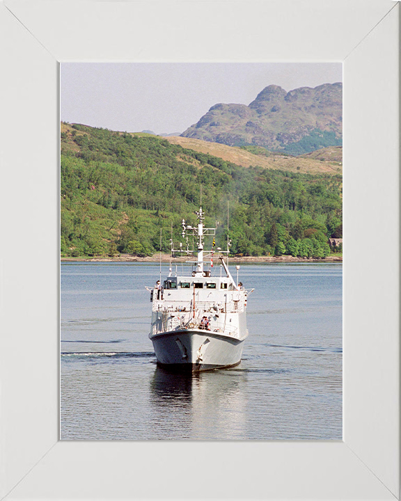 HMS Blyth M111 Royal Navy Sandown class minehunter Photo Print or Framed Print - Hampshire Prints