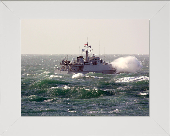 HMS Blyth M111 Royal Navy Sandown class minehunter Photo Print or Framed Print - Hampshire Prints