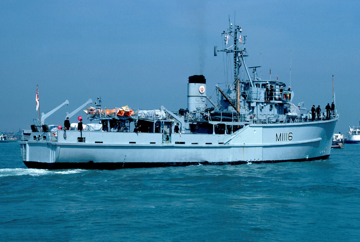 HMS Wilton M1116 Royal Navy Ton Class Minesweeper Photo Print or Framed Print - Hampshire Prints