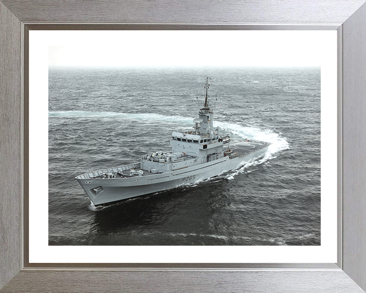 HMS Dumbarton Castle P265 | Photo Print | Framed Print | Castle Class | Patrol Vessel | Royal Navy - Hampshire Prints