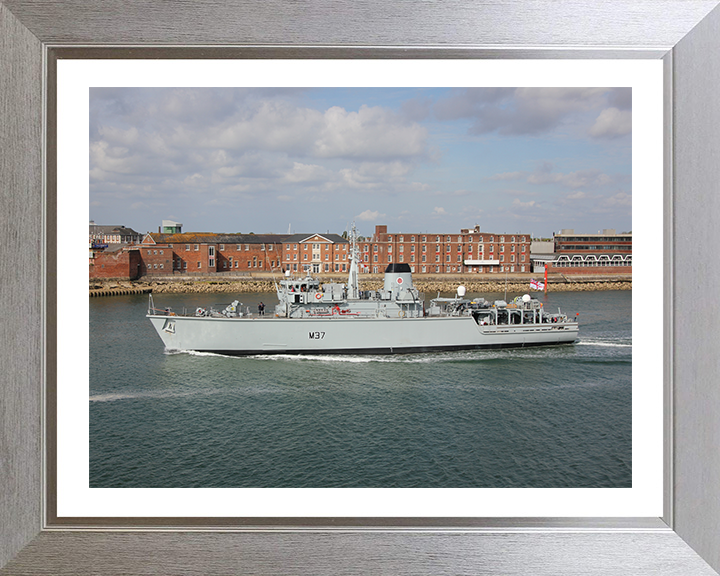 HMS Chiddingfold M37 Royal Navy Hunt Class Minesweeper Photo Print or Framed Print - Hampshire Prints