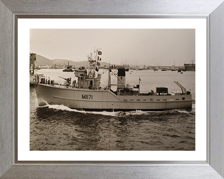 HMS Aldington M1171 Royal Navy Ton Class Minesweeper Photo Print or Framed Print - Hampshire Prints