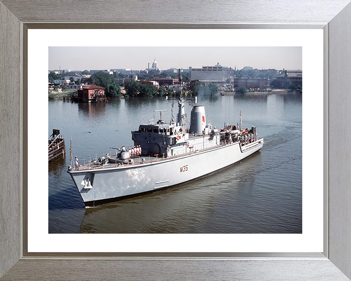 HMS Dulverton M35 | Photo Print | Framed Print | Hunt Class | Mine Warfare Vessel | Royal Navy - Hampshire Prints