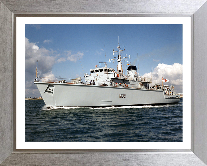 HMS Cottesmore M32 Royal Navy Hunt class mine countermeasures vessel Photo Print or Framed Print - Hampshire Prints