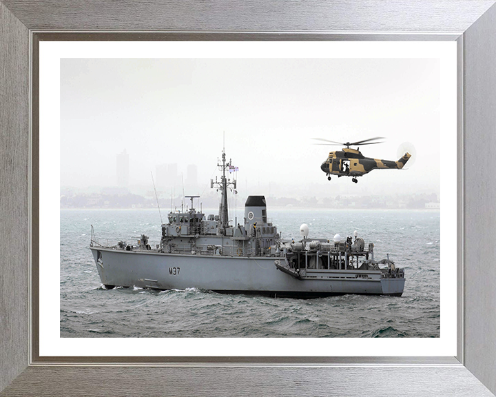 HMS Chiddingfold M37 Royal Navy Hunt Class Minesweeper Photo Print or Framed Print - Hampshire Prints