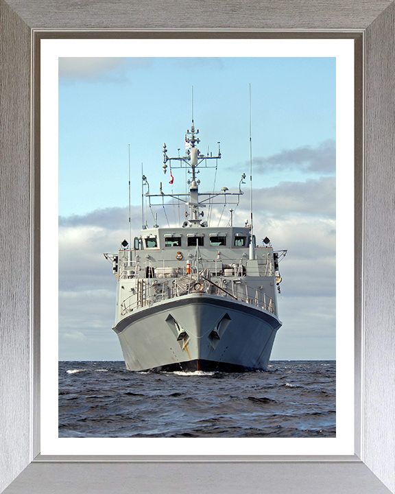 HMS Bangor M109 Royal Navy Sandown class minehunter Photo Print or Framed Print - Hampshire Prints