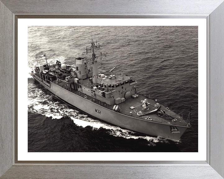 HMS Cottesmore M32 Royal Navy Hunt class mine countermeasures vessel Photo Print or Framed Print - Hampshire Prints