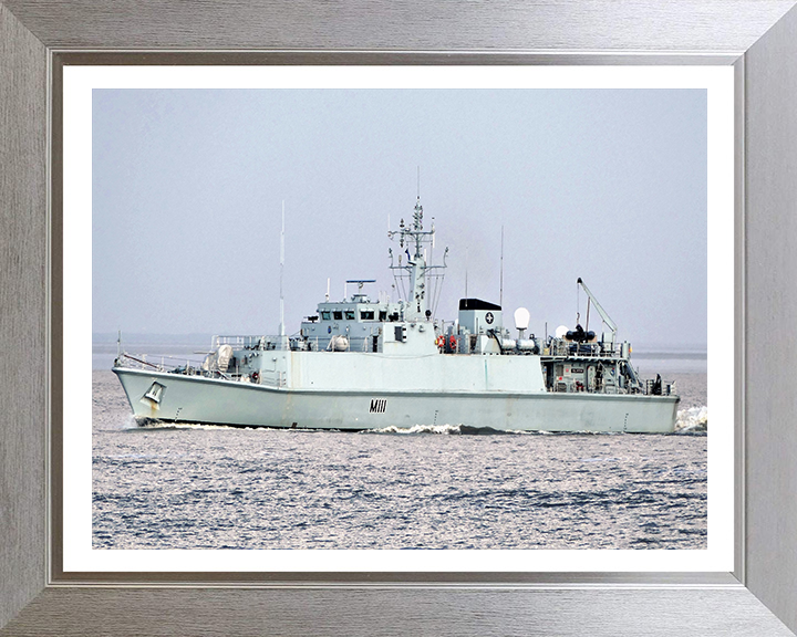 HMS Blyth M111 Royal Navy Sandown class minehunter Photo Print or Framed Print - Hampshire Prints