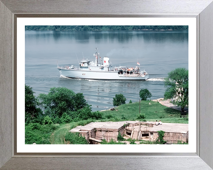 HMS Cottesmore M32 | Photo Print | Framed Print | Hunt Class | Mine Warfare Vessel | Royal Navy - Hampshire Prints