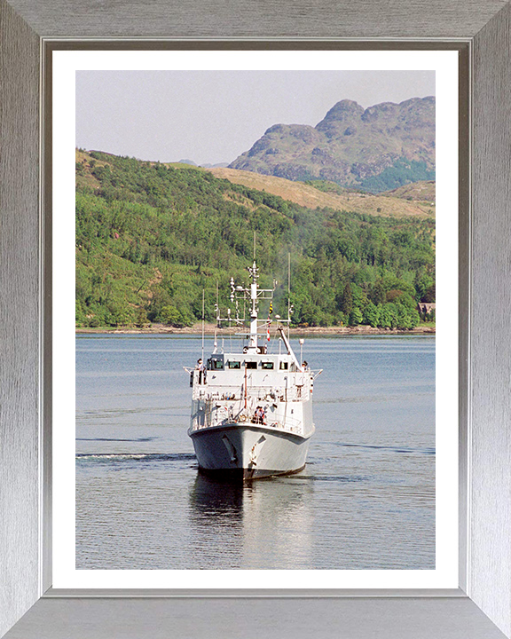 HMS Blyth M111 Royal Navy Sandown class minehunter Photo Print or Framed Print - Hampshire Prints