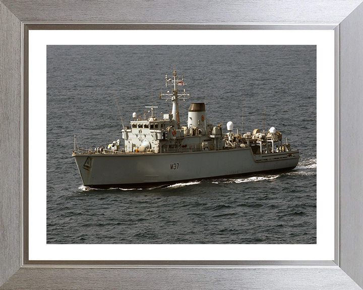 HMS Chiddingfold M37 Royal Navy Hunt Class Minesweeper Photo Print or Framed Print - Hampshire Prints