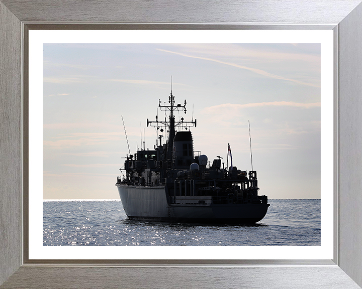 HMS Chiddingfold M37 Royal Navy Hunt Class Minesweeper Photo Print or Framed Print - Hampshire Prints