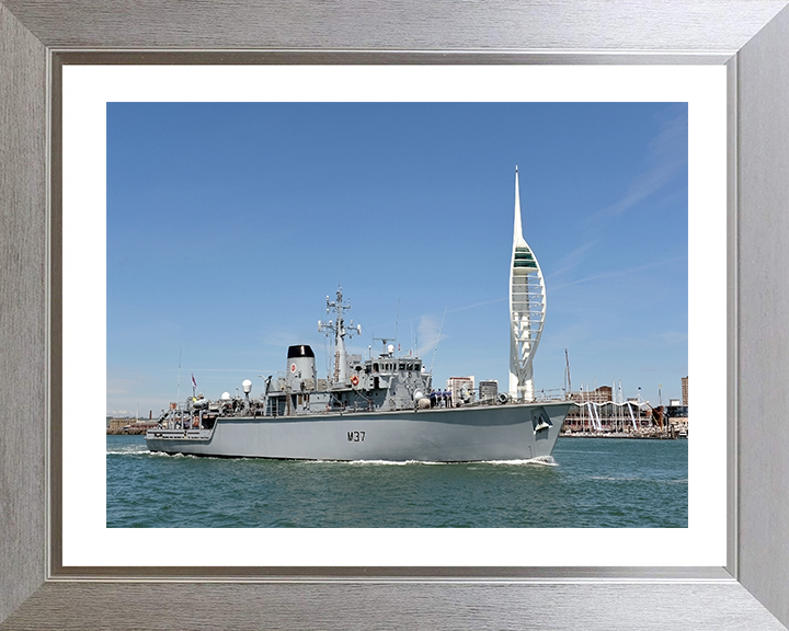 HMS Chiddingfold M37 Royal Navy Hunt Class Minesweeper Photo Print or Framed Print - Hampshire Prints