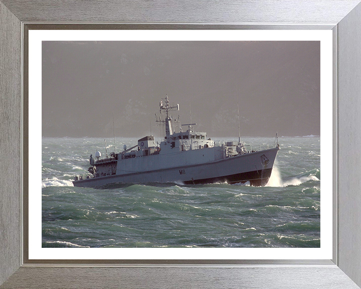 HMS Blyth M111 Royal Navy Sandown class minehunter Photo Print or Framed Print - Hampshire Prints