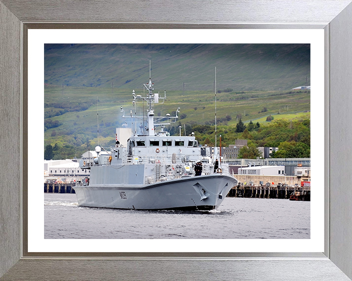 HMS Bangor M109 | Photo Print | Framed Print | Sandown Class | Minehunter | Royal Navy - Hampshire Prints