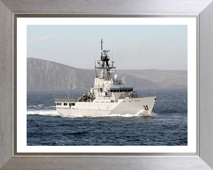 HMS Clyde P257 Royal Navy River class offshore patrol vessel Photo Print or Framed Print - Hampshire Prints