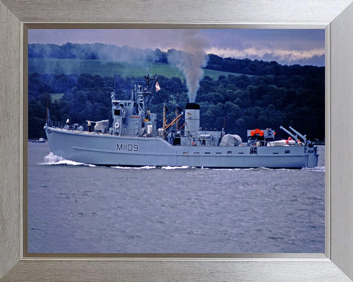 HMS Bickington M1109 Royal Navy Ton Class Minesweeper Photo Print or Framed Print - Hampshire Prints